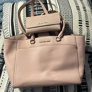 Micheal Kors handbag with matching wallet